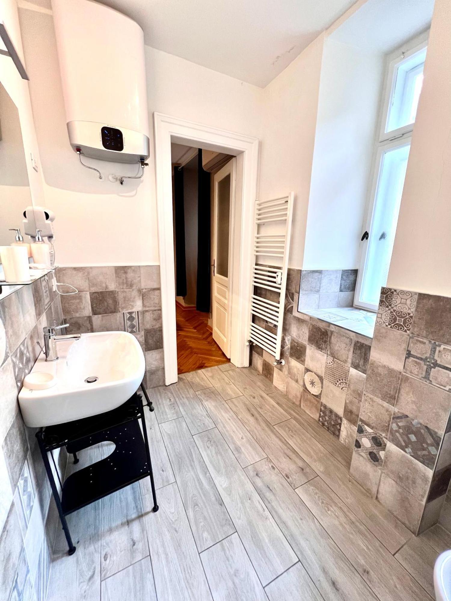 Montanelli Aparthotel Trieste